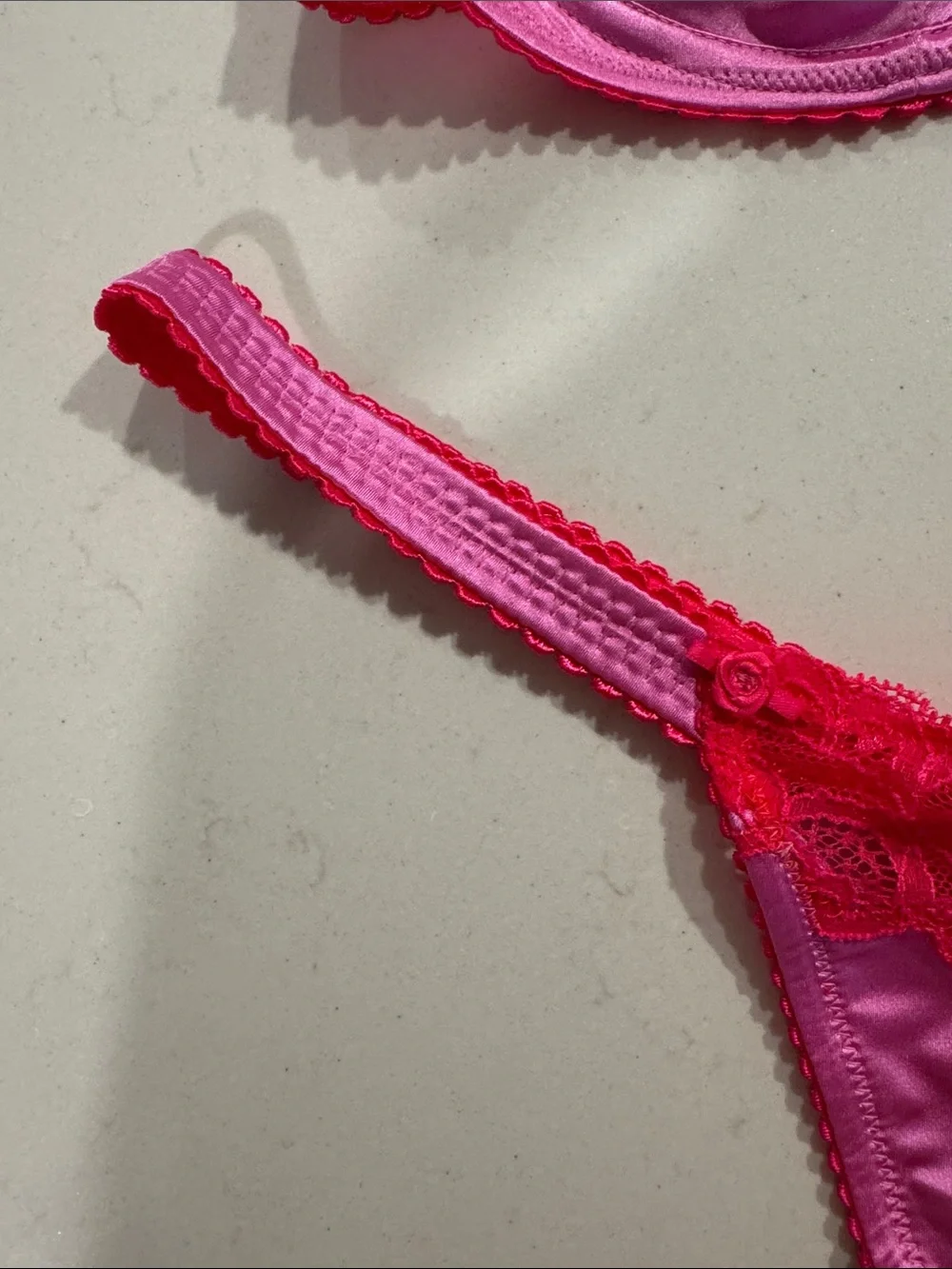 SKIMS Pink Satin Underwire Bra & Hot-Pink Lace Thong Set - Picture 3 of 10